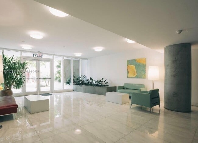 Building Photo - 1401 SW 22nd St Unit 1205 Rental
