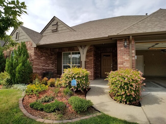 Photo - 3 Bed | 2 Bath in Jenks!