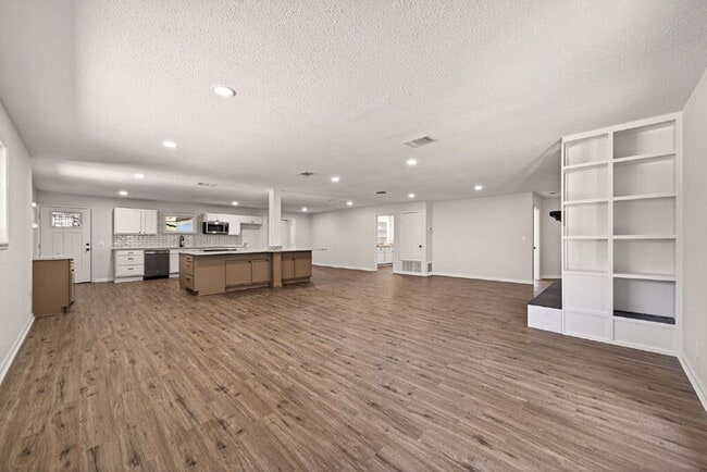 Photo - 192 Oriole Dr