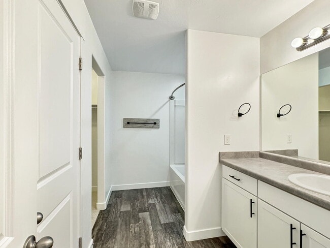 Photo - SHORT-TERM LEASE Townhouse in Draper - 3 BD 2.5 BA 2 GA - 2250 Square Feet