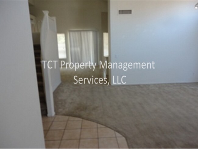 Photo - Large 4 Bed/2.5 Bath with 3 car garage in Glendale!