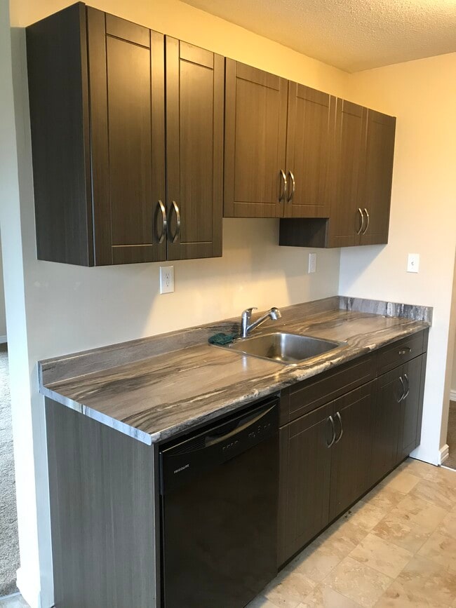 Photo - Diamond Head Apartments