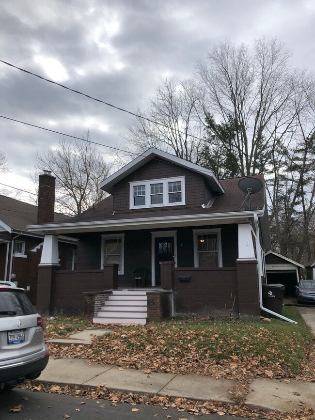 Vintage bungalow duplex - 1012 W Armstrong Ave Unit 1012-1