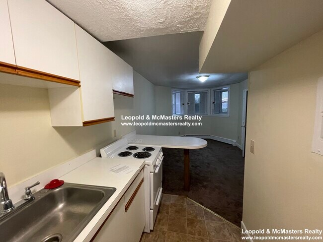 Building Photo - 1120 Commonwealth Ave Unit A Rental