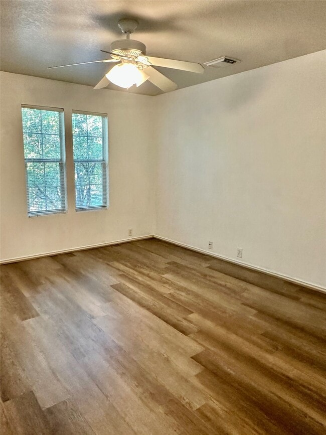 Building Photo - 29740 Sullivan Oaks Dr