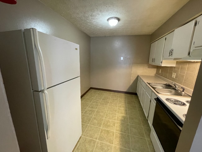 Photo - 1392 Summit St