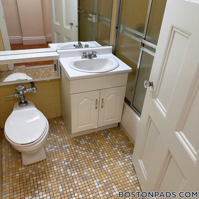 Photo - 62 Boylston St Unidad 902