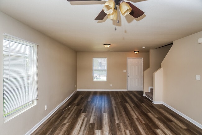 Photo - 321 Counter Point Dr