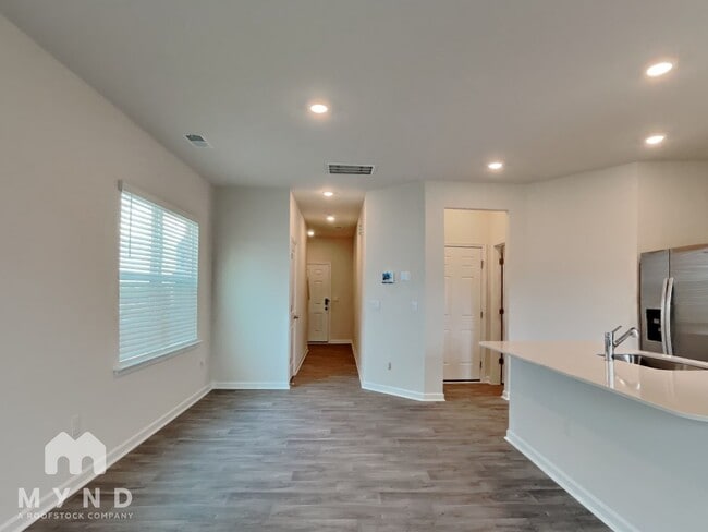 Photo - 224 Starlight St