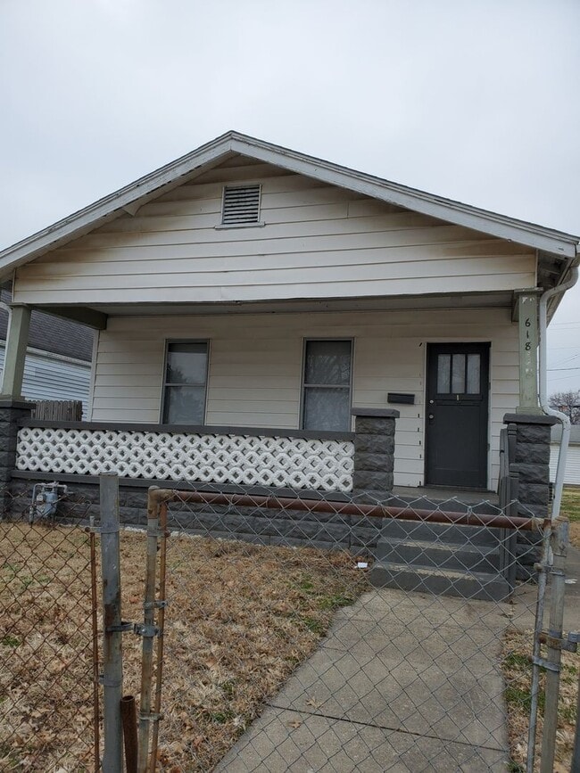 Building Photo - 2 Bed/1Bath house