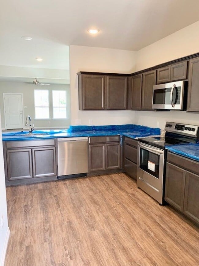 Building Photo - Can you picture yourself in this home?