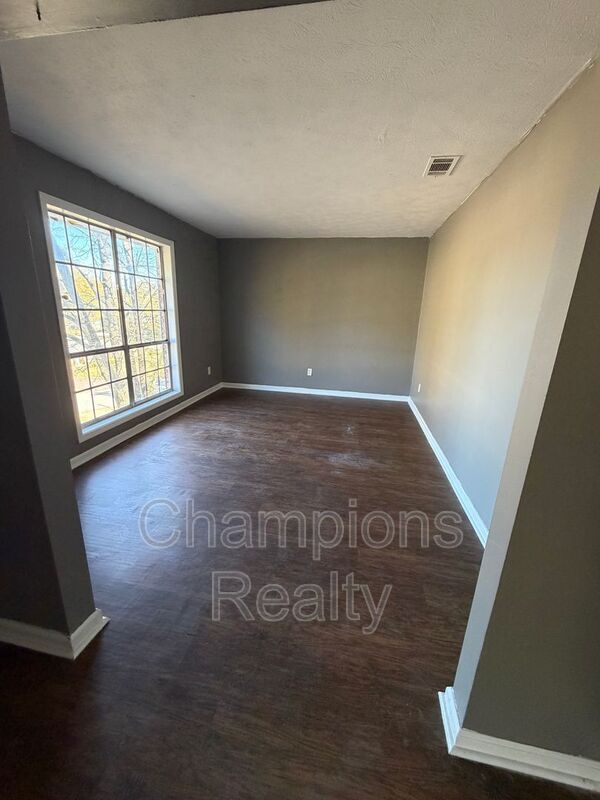 Photo - 11 Clausen Dr