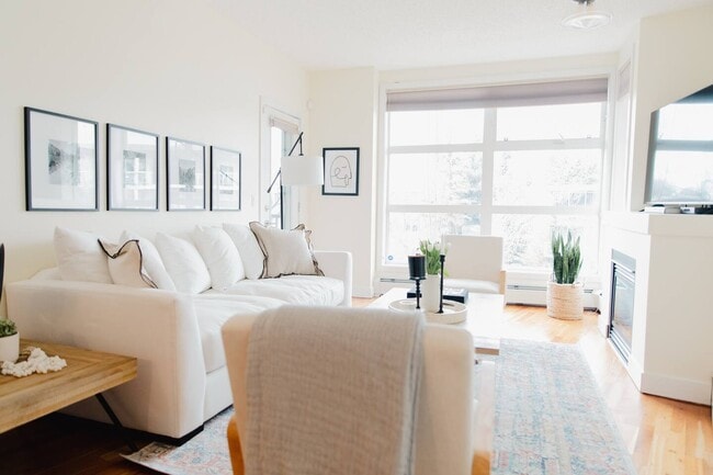 Building Photo - 315 24 Av SW Unit 318