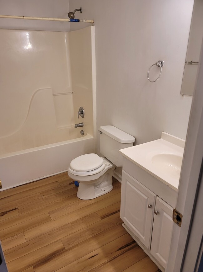 Photo - 346 Railroad Ave