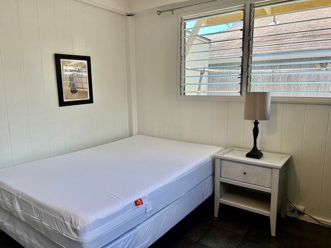 Building Photo - 1125A 2nd Ave Unit Hibiscus Avail Now