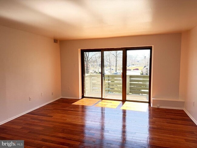 Building Photo - 606 Cooper Landing Rd Unit A-3K