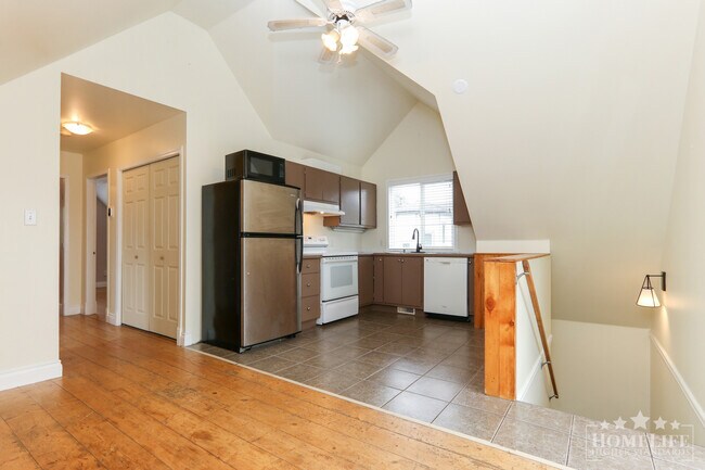 Charming 3-Bedroom Coach Home in Peaceful Fairfield Island