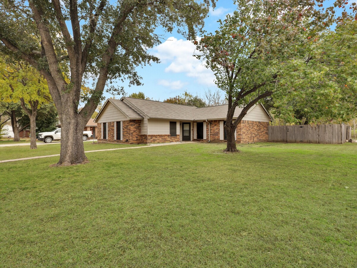 Photo - 3000 Mistywood Ln House