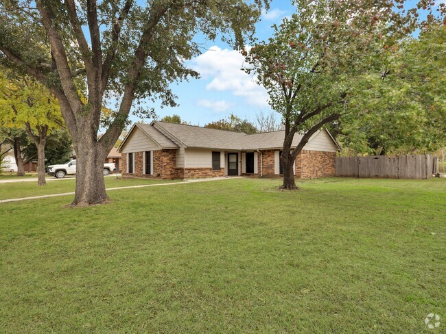 Building Photo - 3000 Mistywood Ln Rental