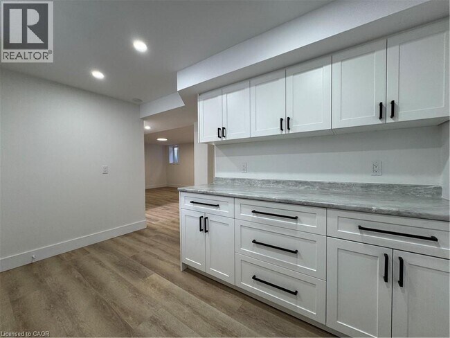 Photo - 12 Arrowhead Pl Unit Lower