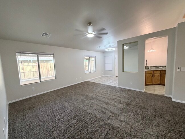 Sala de estar - 254 Reber Dr