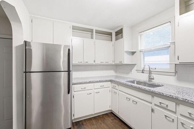 Cocina - 7231 Forest Ave