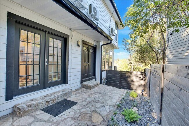 Photo - 1115 Enfield Rd Unidad A