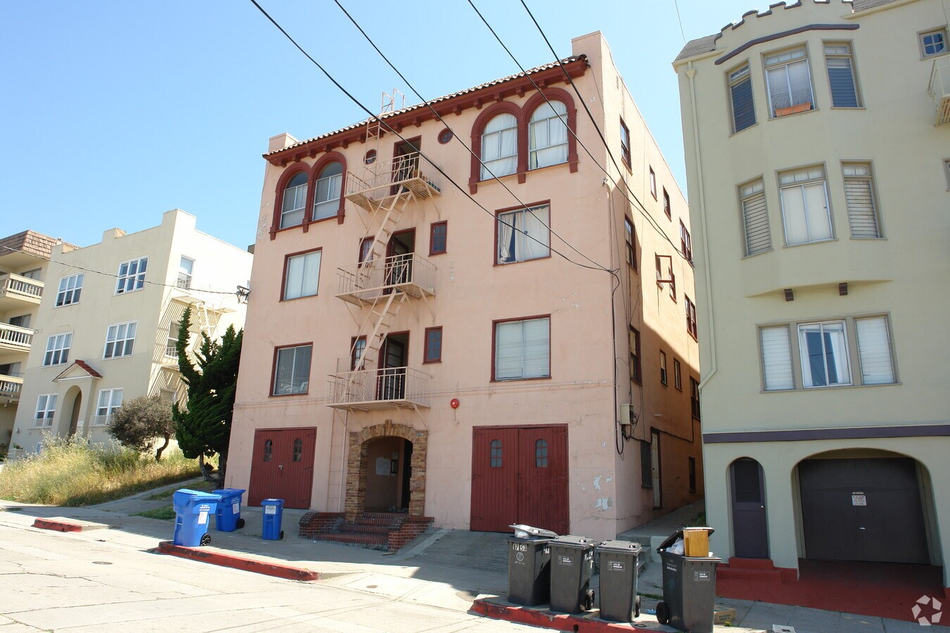 Photo - 1749 Oxford St