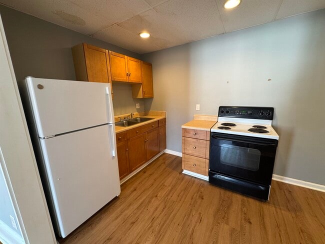 Building Photo - 10-12 Vernon St Unit 201 Rental