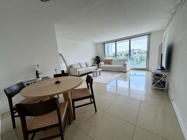 Photo - 1000 West Ave Unit 330