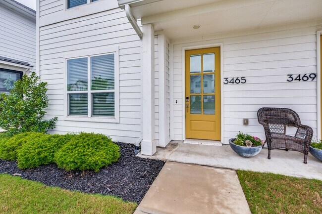 Building Photo - Modern 3 Bedroom, 2.5 Bath Townhome in a Gated Community for Lease!