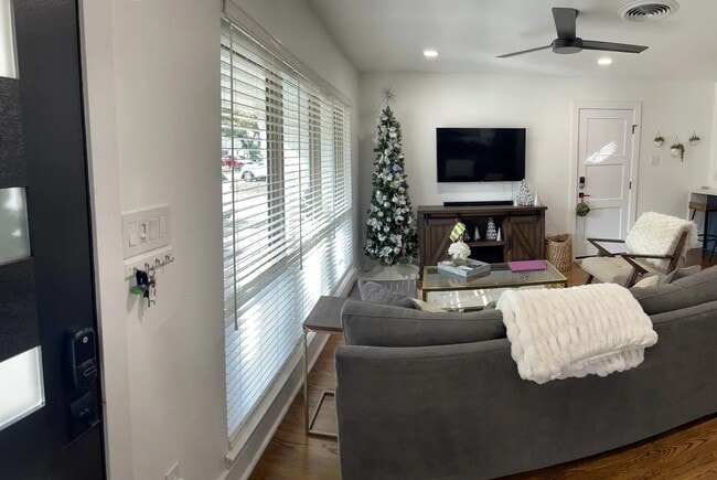 Photo - 2310 Hialeah Dr