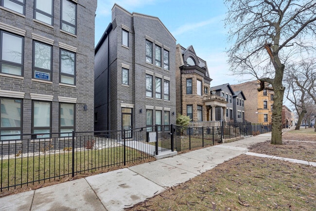 Photo - 4629 S Michigan Ave Unit 3