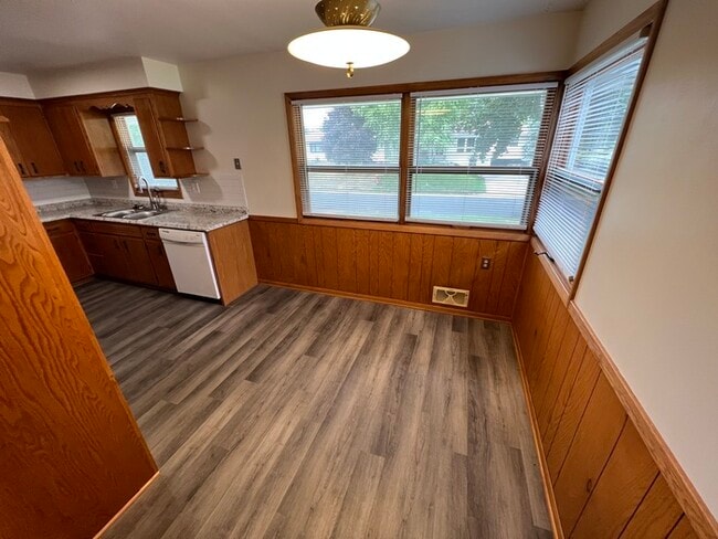 Photo - 3121 Roosevelt St NE