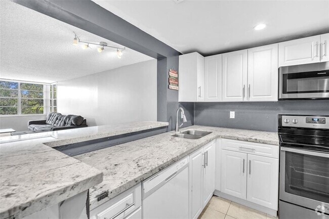 Building Photo - 6500 Cypress Rd Unit 408 Rental