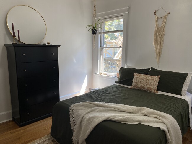 Building Photo - 41 Kneeland Ave Unit Apt 1