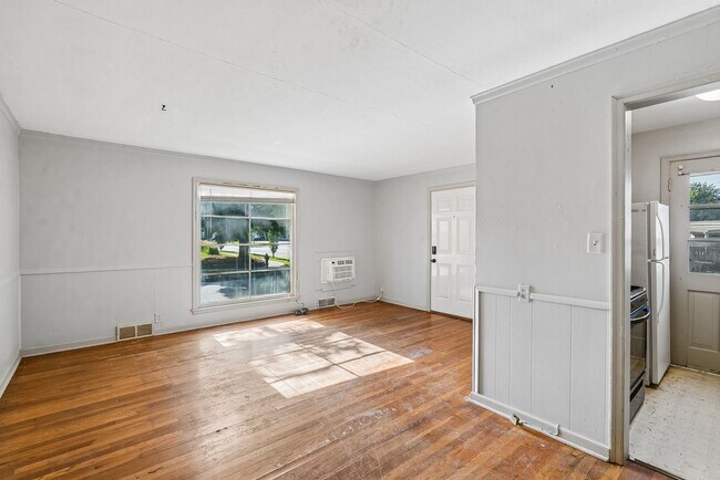Photo - Charming 1 Bedroom! Unit 3236 A St