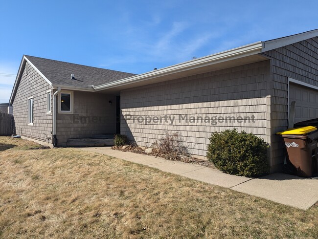 Photo - 6069 Boxwood Dr Townhome