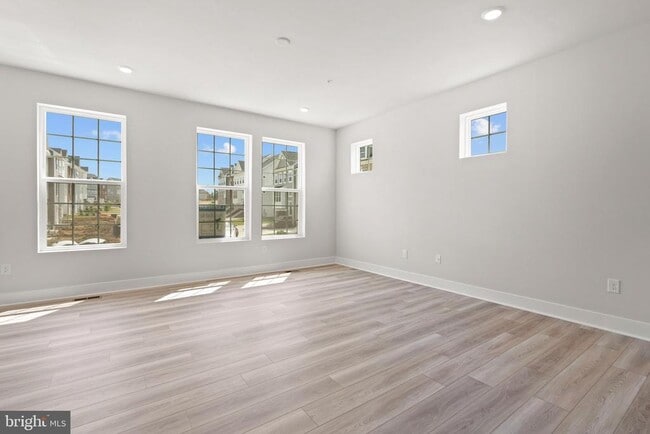 Photo - 518 Downswing Rd