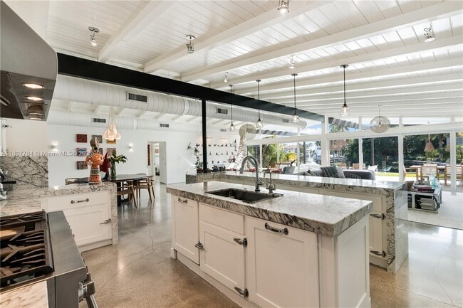 Photo - 270 Island Dr House