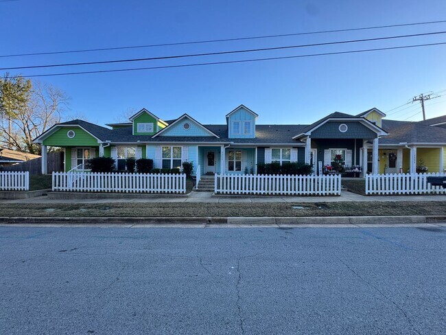 Photo - 2311 Airline