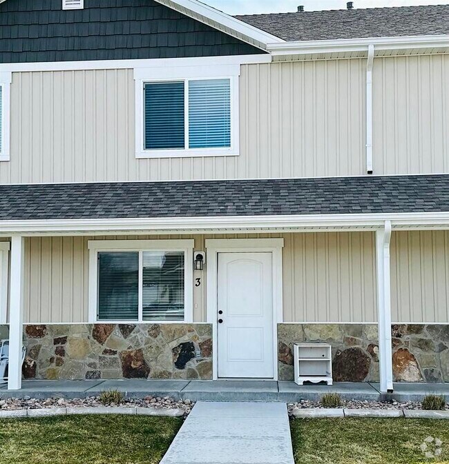 Building Photo - 483 N 2650 W Rental