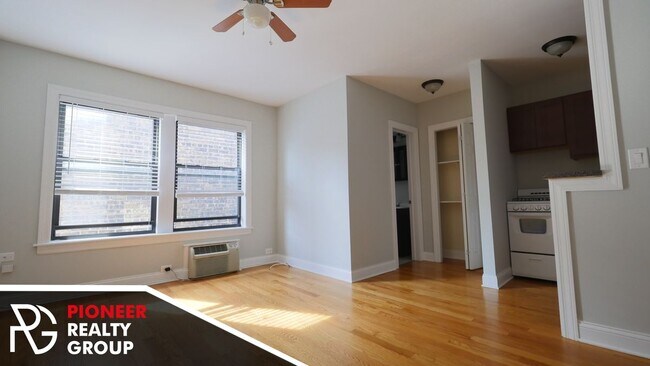Photo - 837 W Wolfram St Unit 407