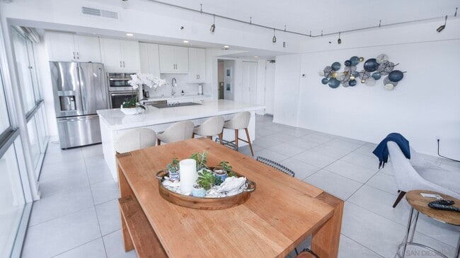 Photo - 1710 Avenida Del Mundo