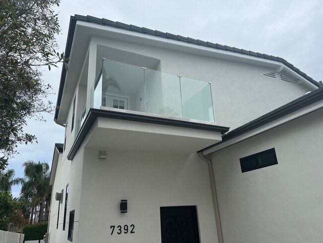 Balcony - 7390 Eads Ave