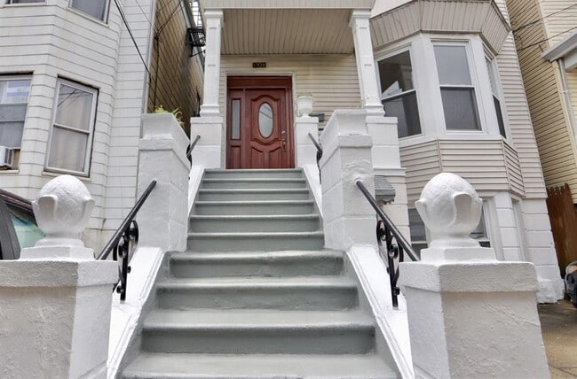 1708 Central Ave Unit 2nd