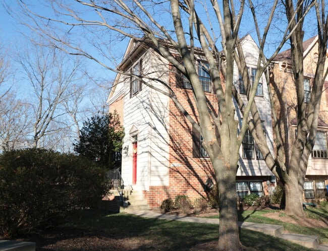 Building Photo - Coming Soon! Gorgeous Luxury TH 4 bed, 3.5... Rental