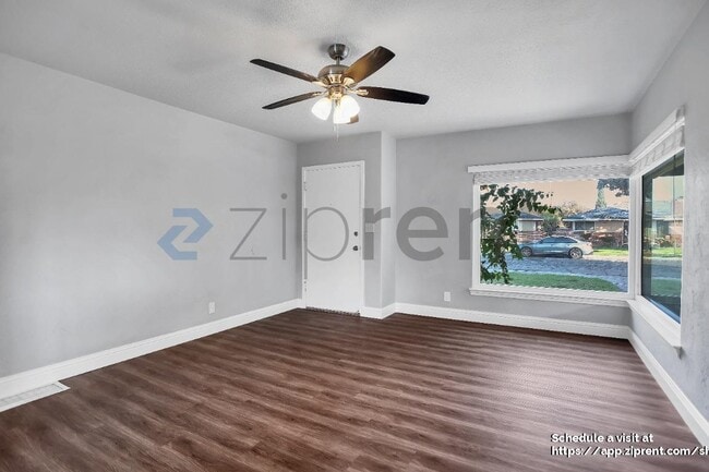 Photo - 1331 W Yale Ave