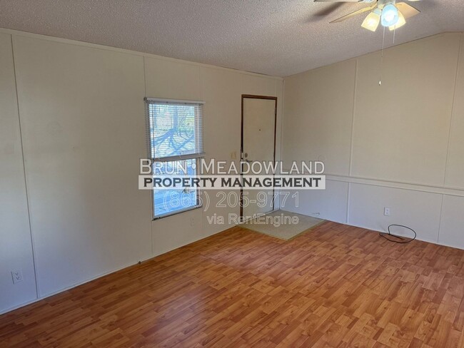 Photo - 3040 Samples Rd