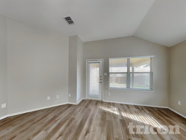 Photo - 10616 Lipan Trail